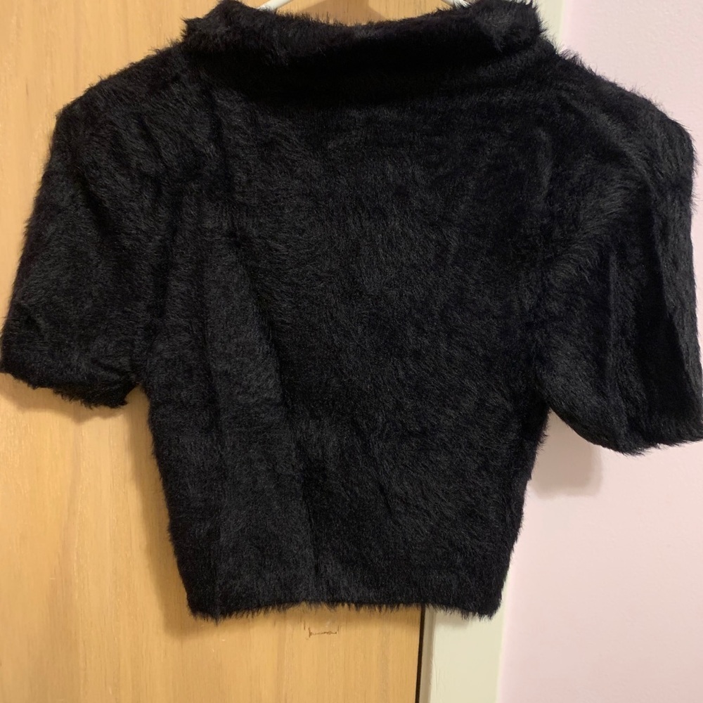 Black faux fur collared crop top